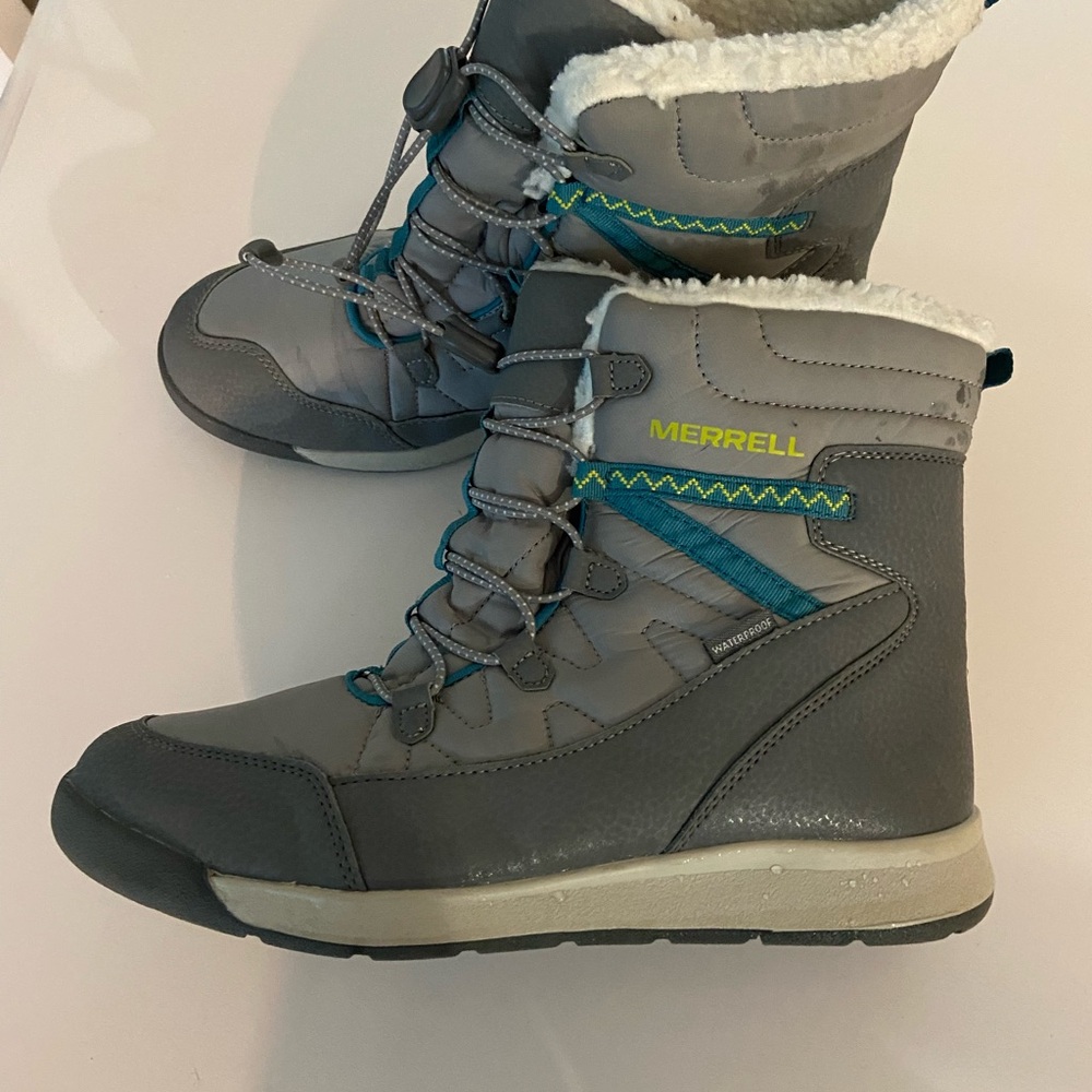 Merrell Gray Rain & Snow Boots Rugged Design